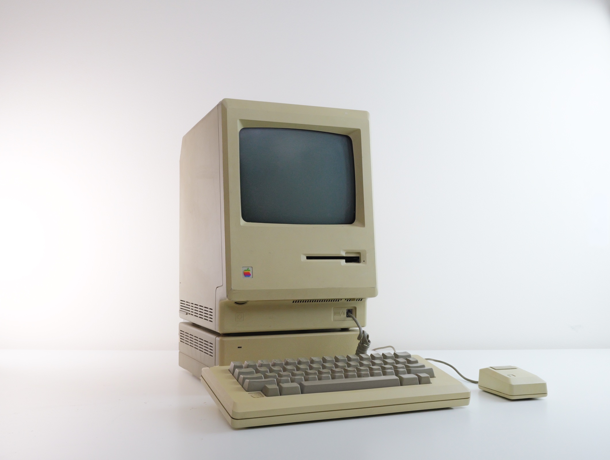 Macintosh 512K enhanced three-quarter view; shown with keyboard, mouse, and Macintosh Hard Disk 20