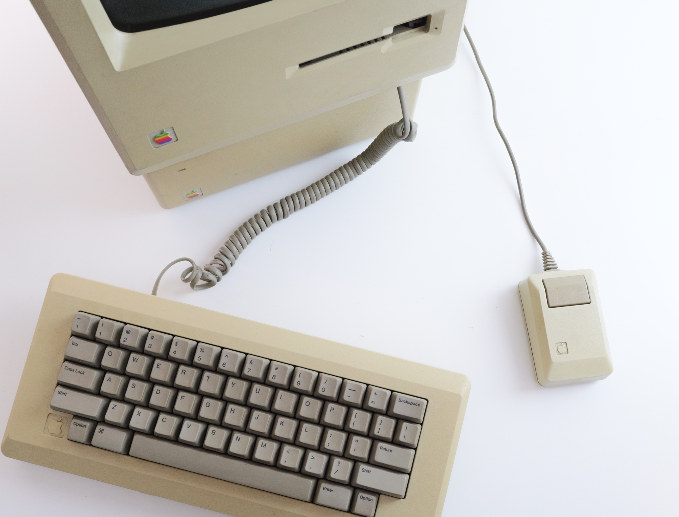 Macintosh 512K enhanced top view; shown with keyboard, mouse, and Macintosh Hard Disk 20