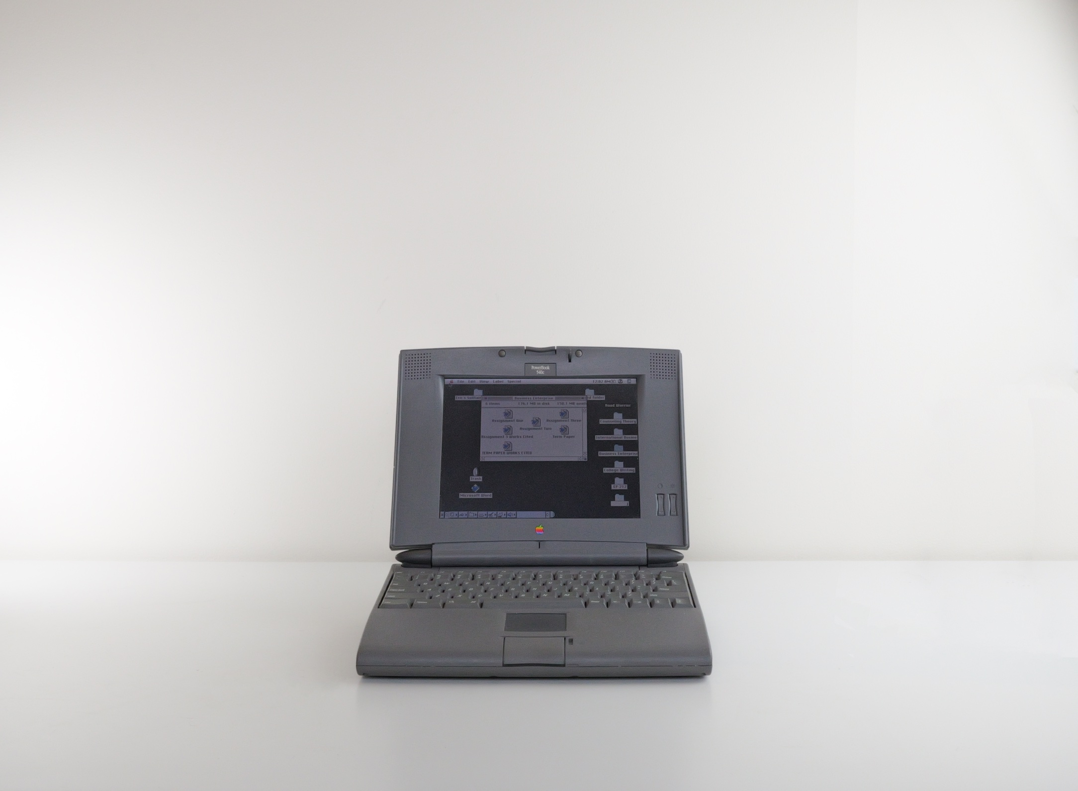 Macintosh PowerBook 540c front view